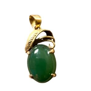 Vintage 14K Solid Gold Jade Pendant